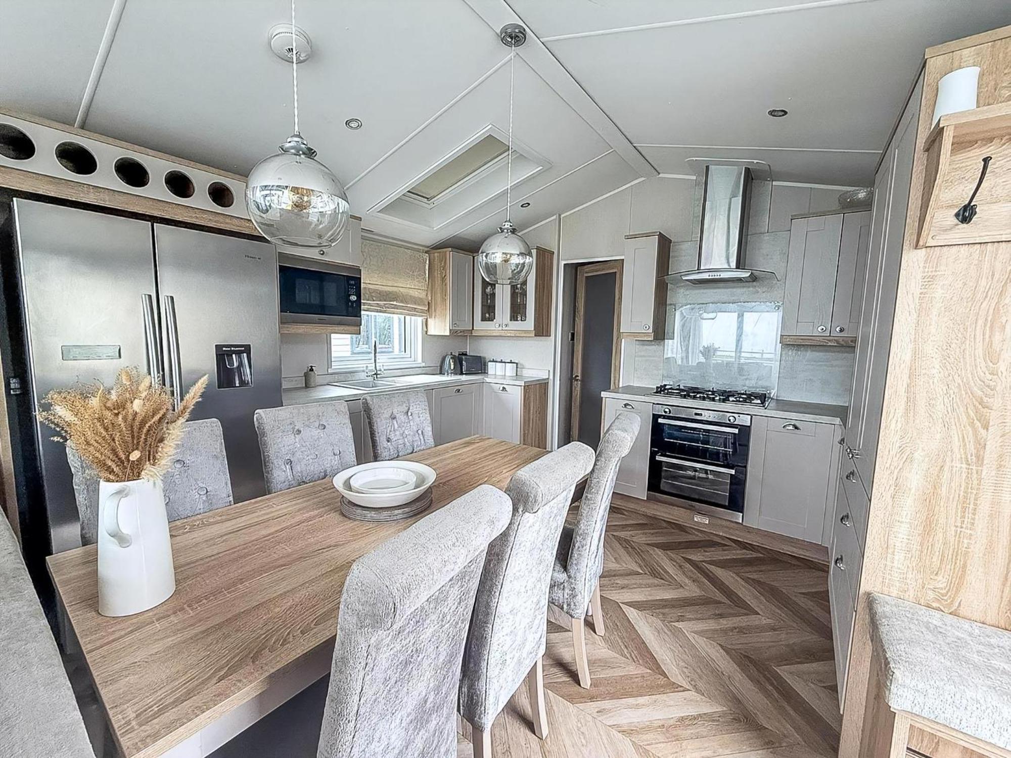 Beautiful Lodge With Full Sea Views At Broadland Sands In Suffolk Ref 20235Bs Hopton on Sea Exterior foto