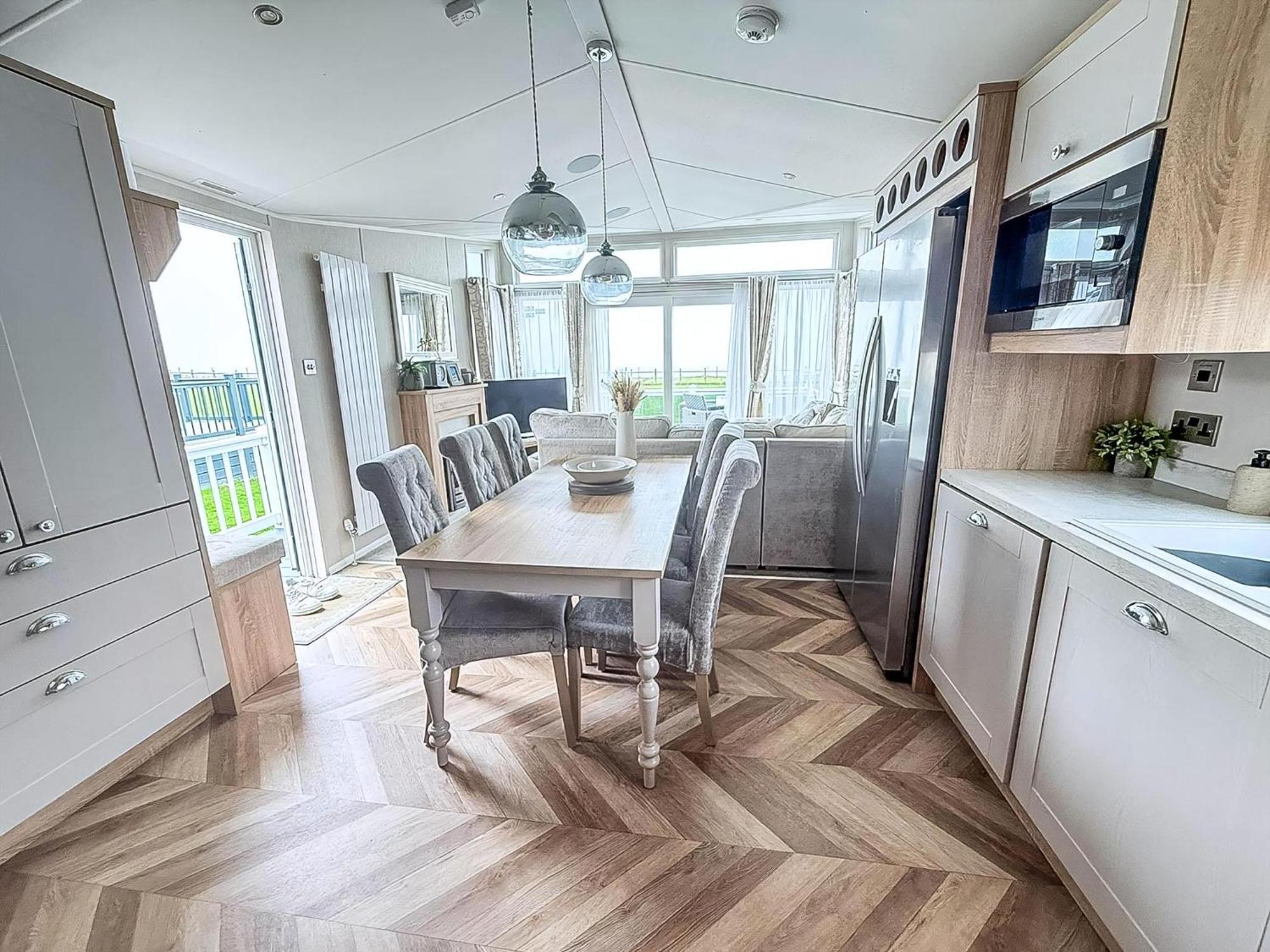 Beautiful Lodge With Full Sea Views At Broadland Sands In Suffolk Ref 20235Bs Hopton on Sea Exterior foto