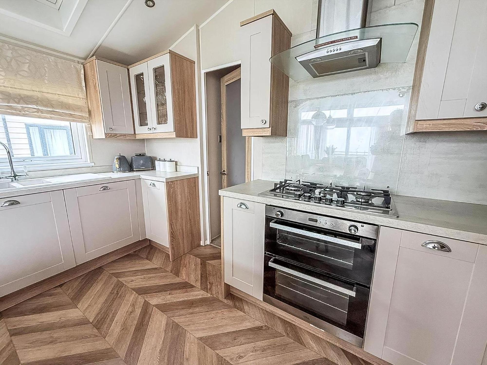 Beautiful Lodge With Full Sea Views At Broadland Sands In Suffolk Ref 20235Bs Hopton on Sea Exterior foto
